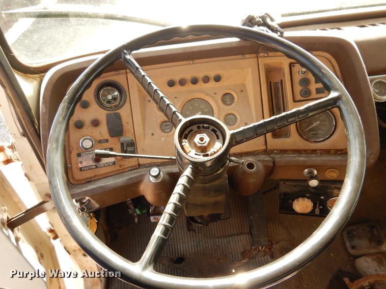 image for item DC8694 1982 Ford LN8000 grain truck