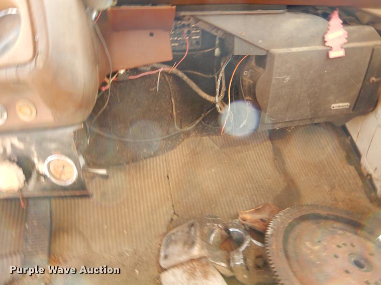 image for item DC8694 1982 Ford LN8000 grain truck