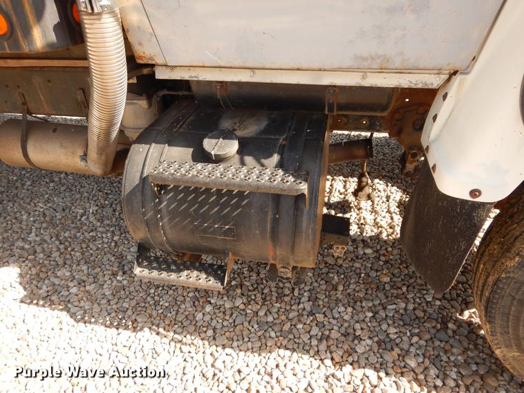 image for item DC8694 1982 Ford LN8000 grain truck