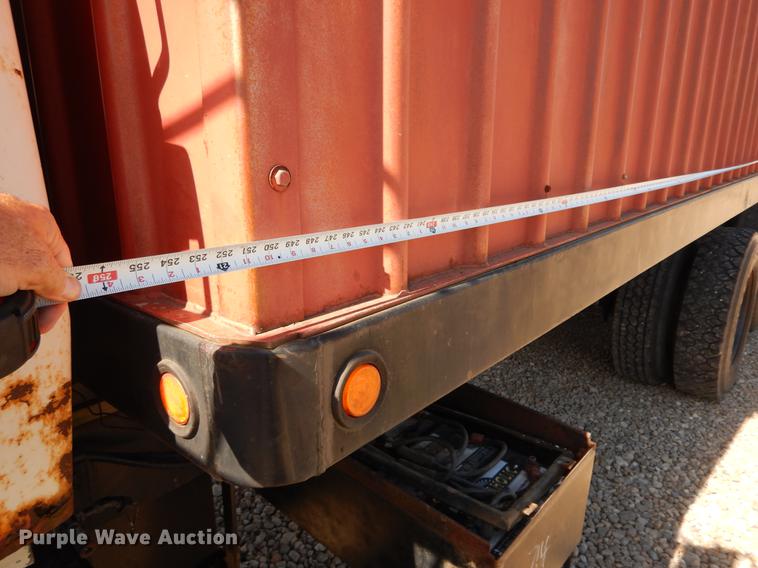 image for item DC8694 1982 Ford LN8000 grain truck