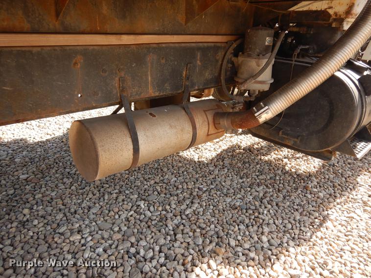 image for item DC8694 1982 Ford LN8000 grain truck