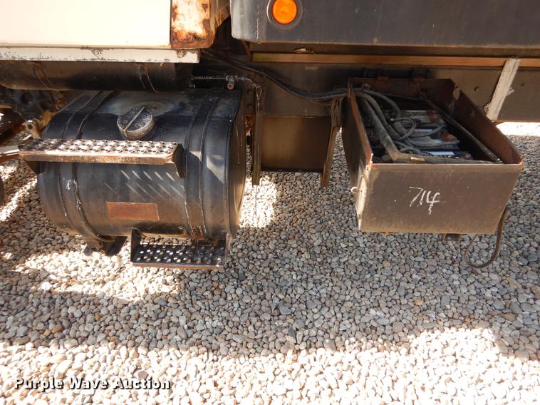 image for item DC8694 1982 Ford LN8000 grain truck