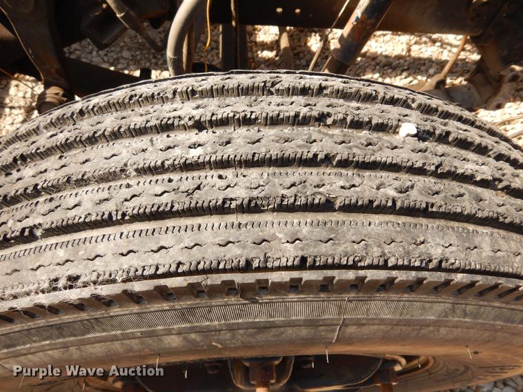 image for item DC8694 1982 Ford LN8000 grain truck