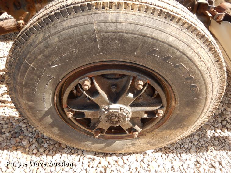 image for item DC8694 1982 Ford LN8000 grain truck