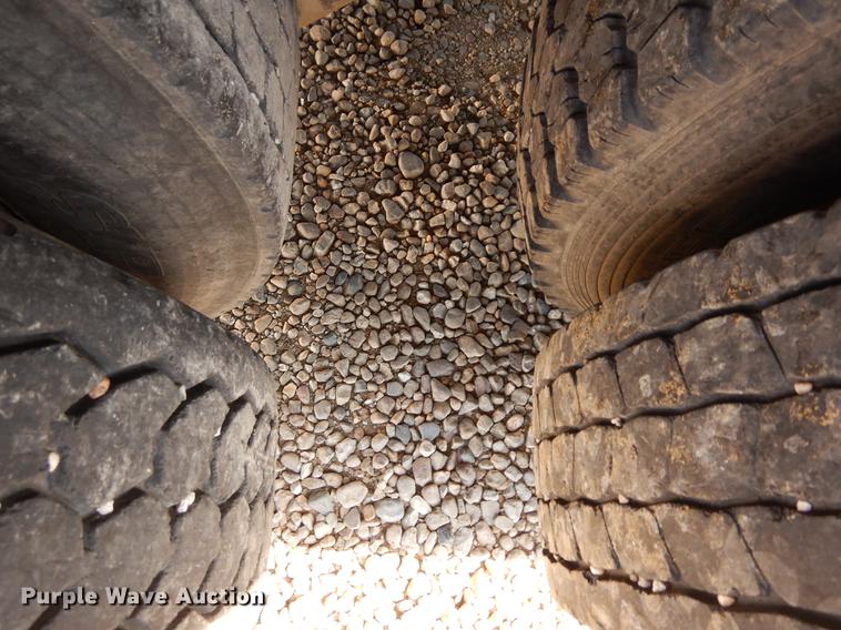 image for item DC8694 1982 Ford LN8000 grain truck