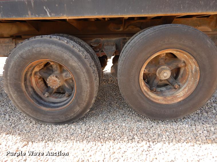 image for item DC8694 1982 Ford LN8000 grain truck