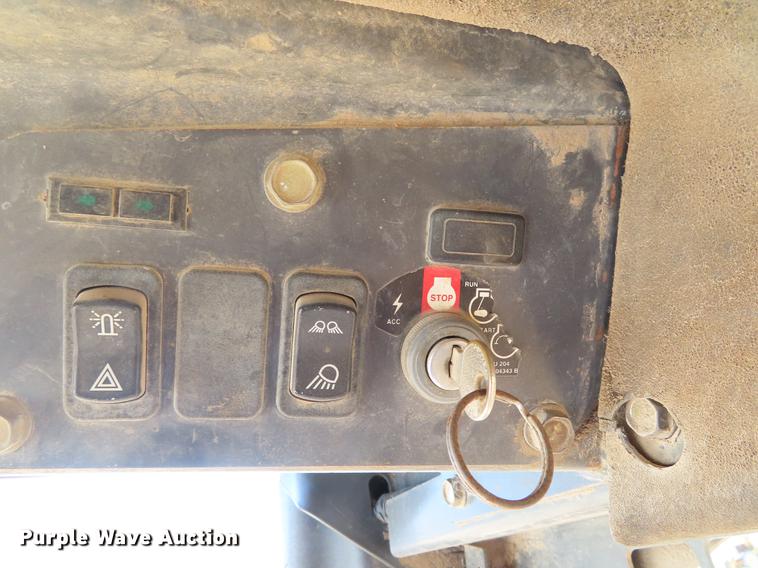 image for item DD6169 2002 New Holland LS180 skid steer