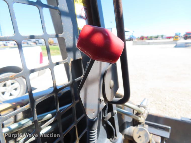 image for item DD6169 2002 New Holland LS180 skid steer