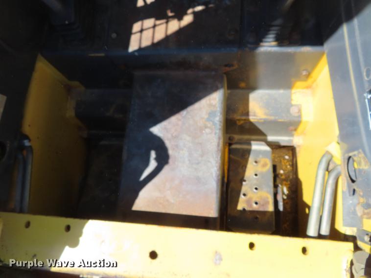 image for item DD6169 2002 New Holland LS180 skid steer