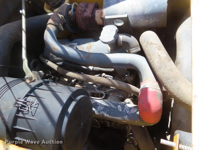 image for item DD6169 2002 New Holland LS180 skid steer