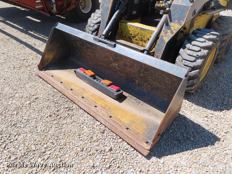image for item DD6169 2002 New Holland LS180 skid steer