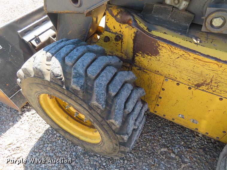 image for item DD6169 2002 New Holland LS180 skid steer