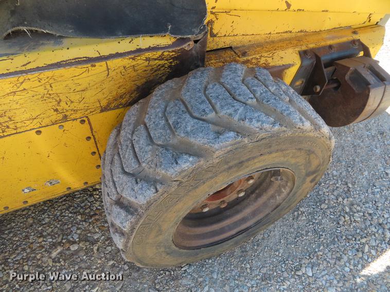 image for item DD6169 2002 New Holland LS180 skid steer