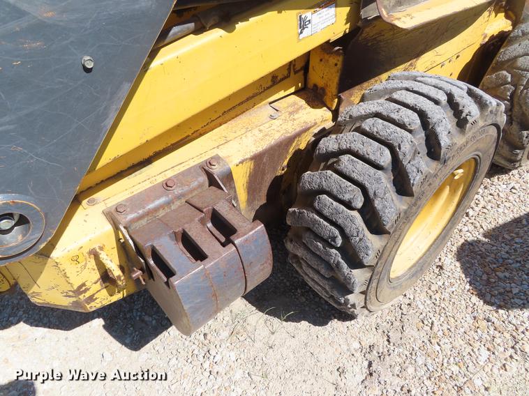 image for item DD6169 2002 New Holland LS180 skid steer
