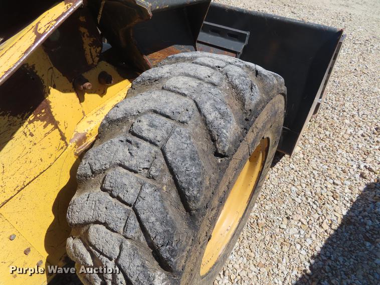 image for item DD6169 2002 New Holland LS180 skid steer