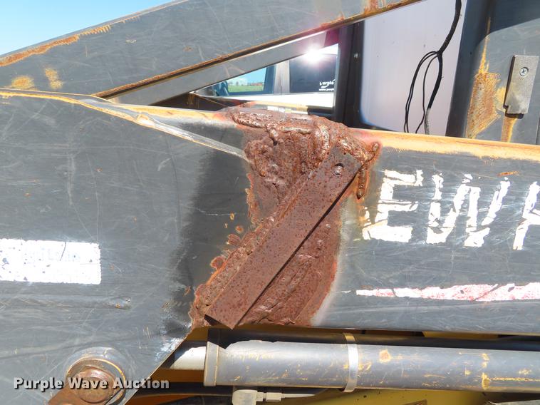 image for item DD6169 2002 New Holland LS180 skid steer