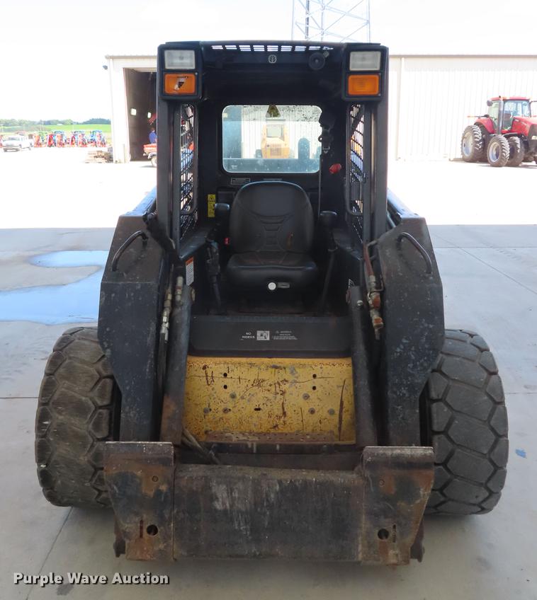 image for item DD6170 2005 New Holland LS185B skid steer