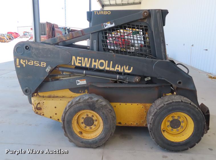 image for item DD6170 2005 New Holland LS185B skid steer