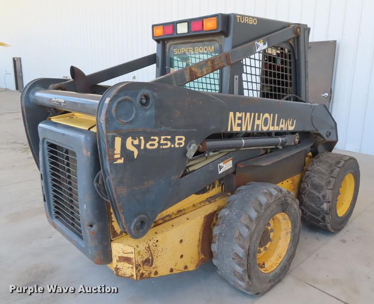 image for item DD6170 2005 New Holland LS185B skid steer