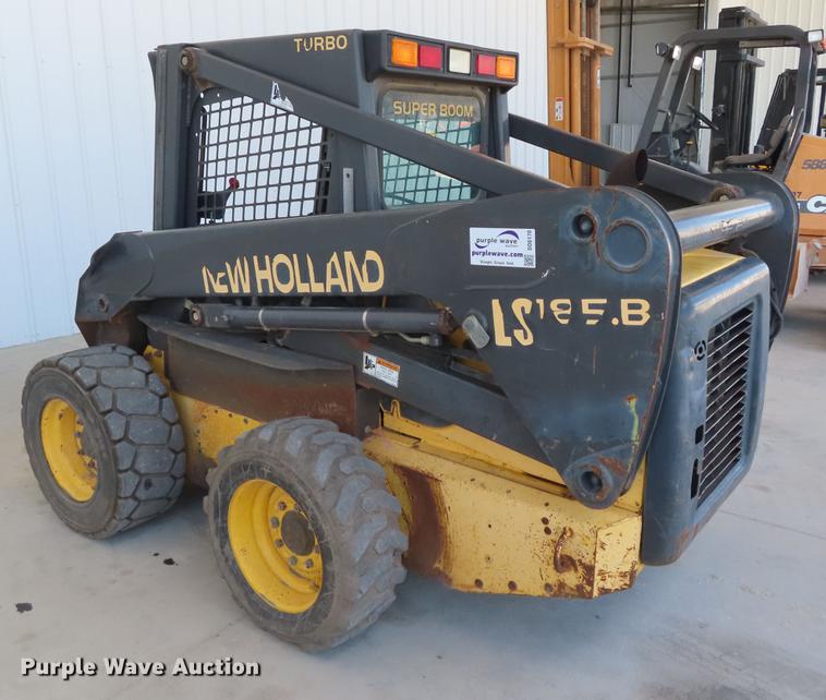 image for item DD6170 2005 New Holland LS185B skid steer