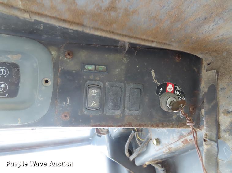 image for item DD6170 2005 New Holland LS185B skid steer