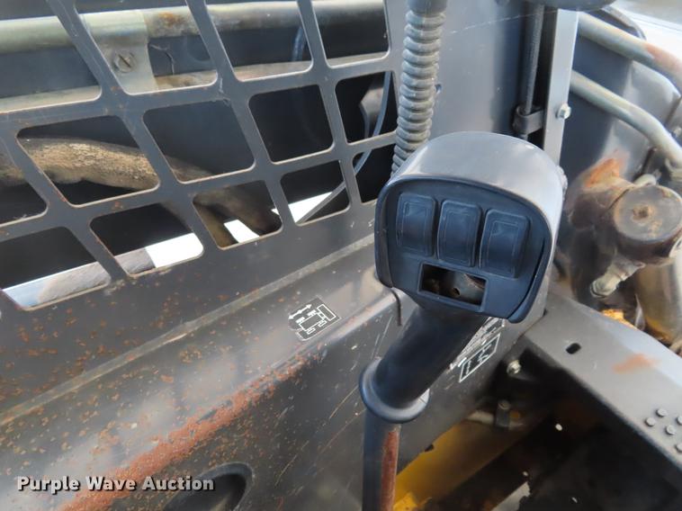 image for item DD6170 2005 New Holland LS185B skid steer