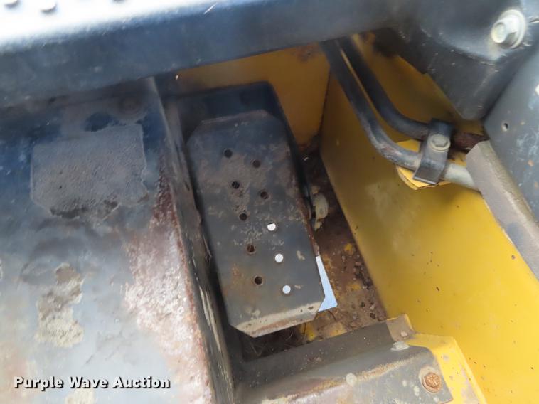 image for item DD6170 2005 New Holland LS185B skid steer