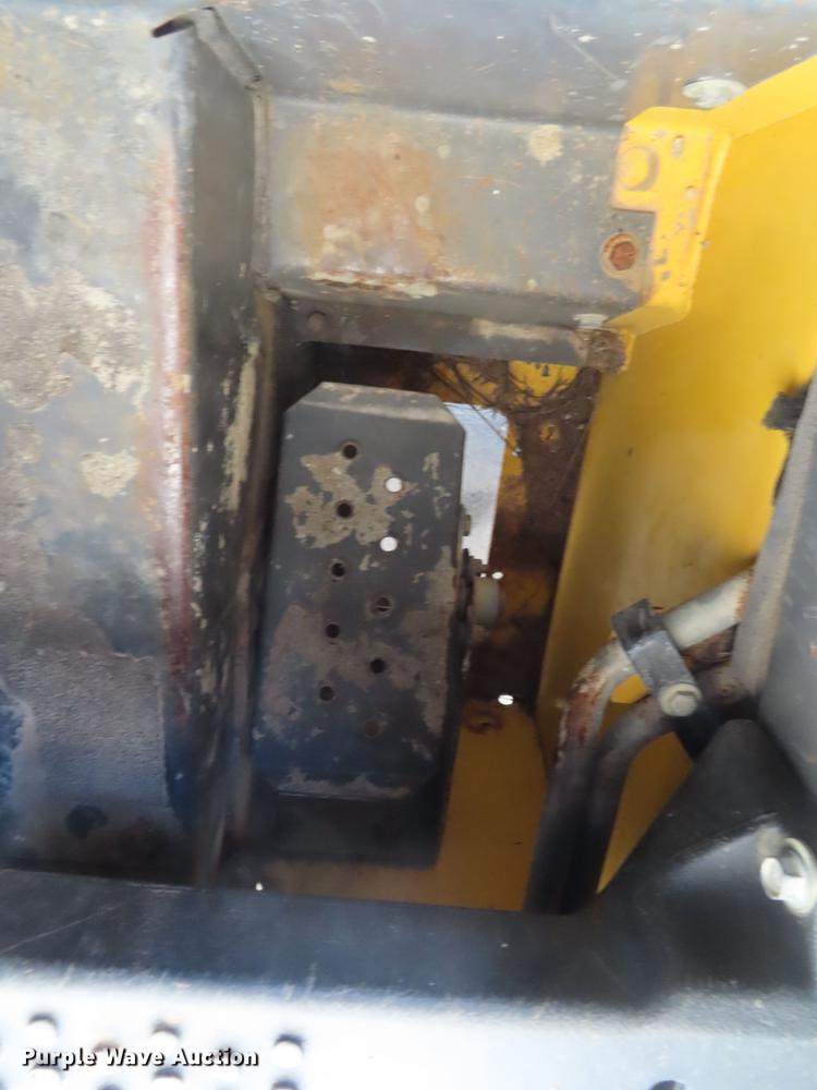 image for item DD6170 2005 New Holland LS185B skid steer