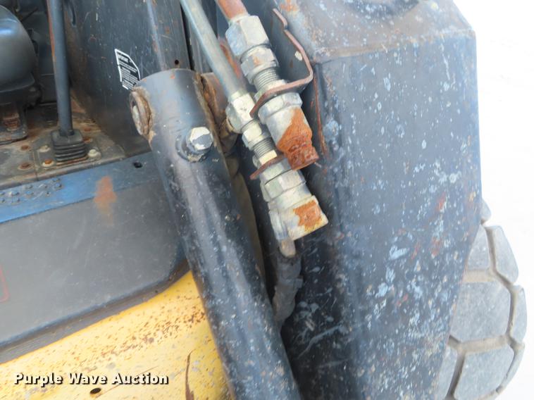 image for item DD6170 2005 New Holland LS185B skid steer