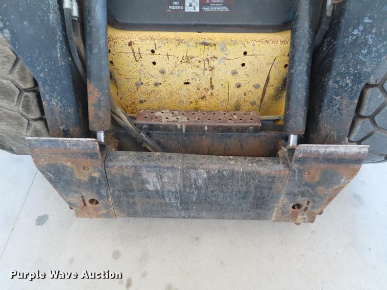 image for item DD6170 2005 New Holland LS185B skid steer