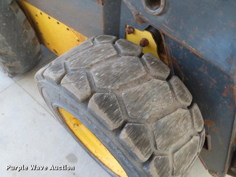 image for item DD6170 2005 New Holland LS185B skid steer