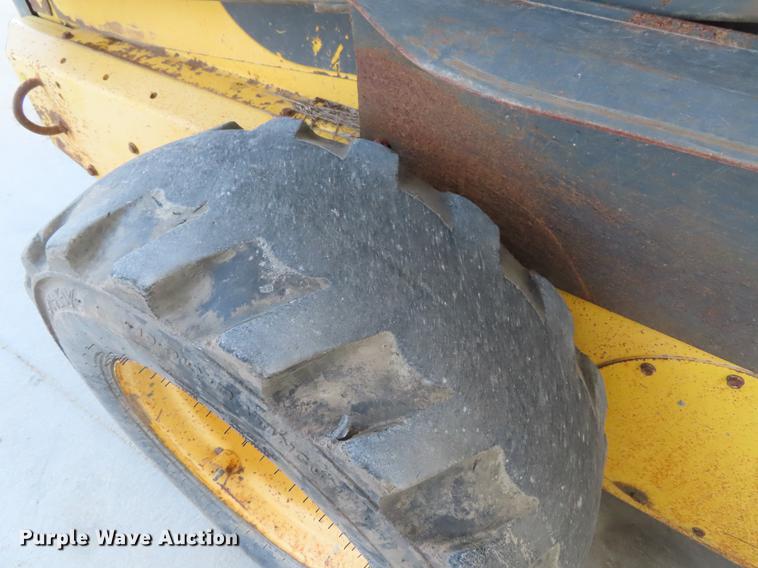 image for item DD6170 2005 New Holland LS185B skid steer