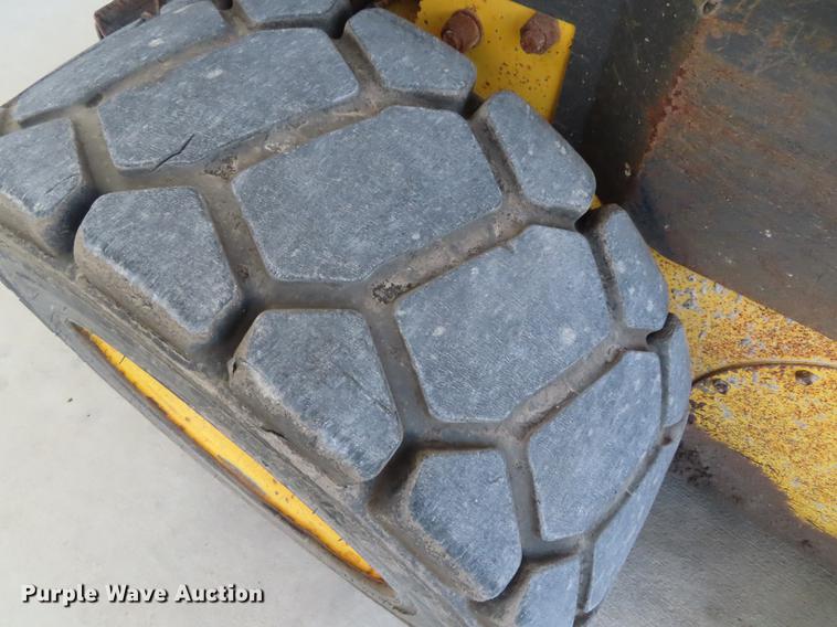 image for item DD6170 2005 New Holland LS185B skid steer