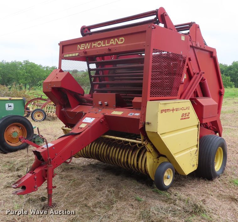 New Holland 852 round baler in Olsburg, KS Item DD6210 sold Purple Wave