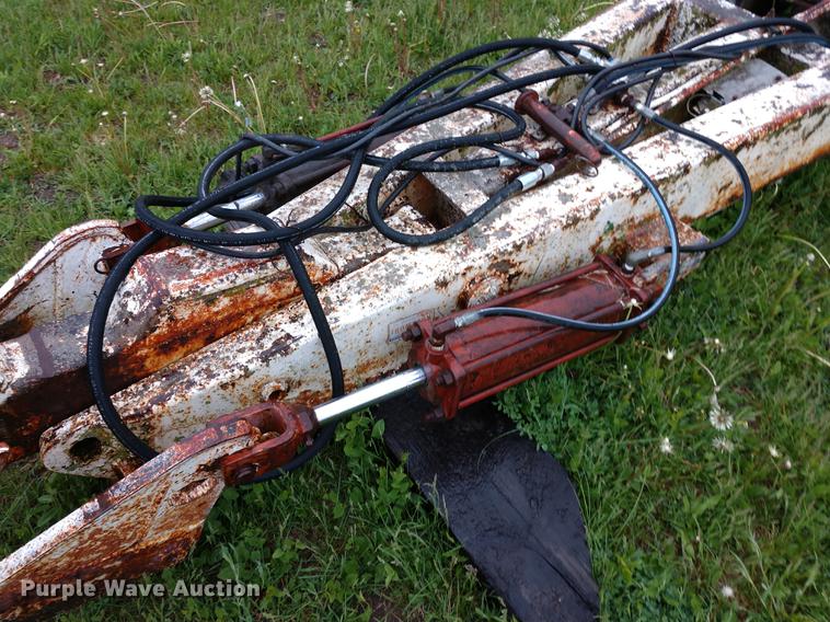 image for item DD7001 1980 Thompson combine trailer