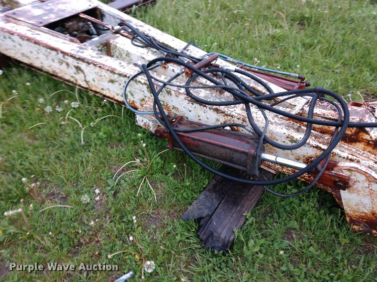 image for item DD7001 1980 Thompson combine trailer