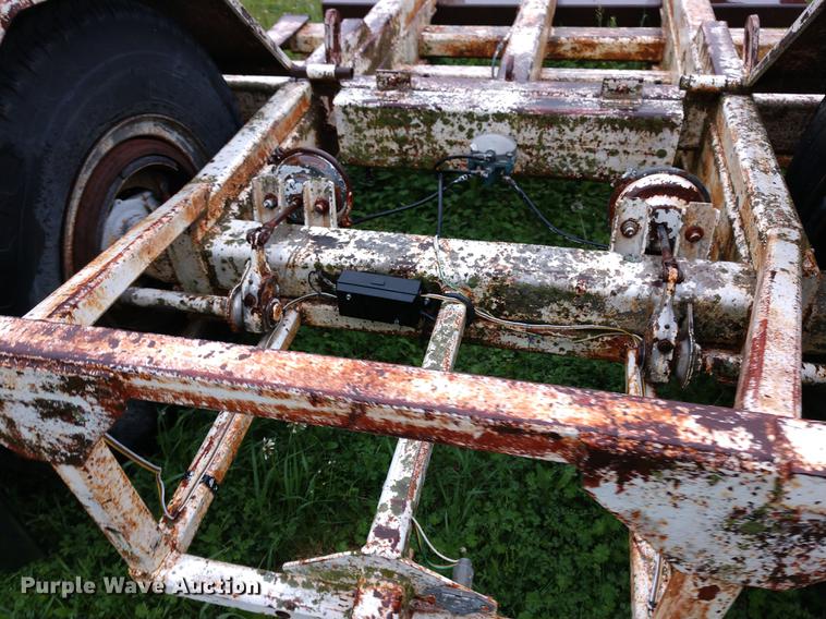 image for item DD7001 1980 Thompson combine trailer