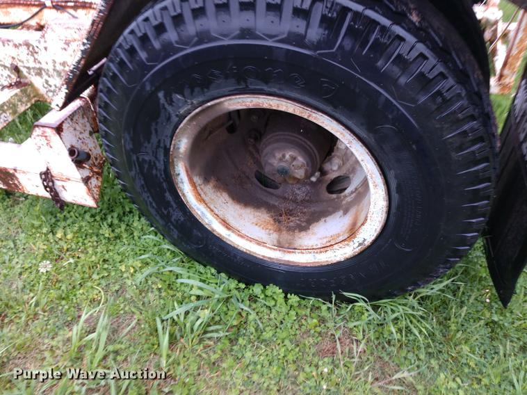 image for item DD7001 1980 Thompson combine trailer