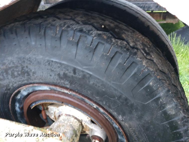 image for item DD7001 1980 Thompson combine trailer