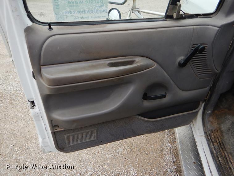 image for item DE1278 1997 Ford F450 Super Duty service truck with crane