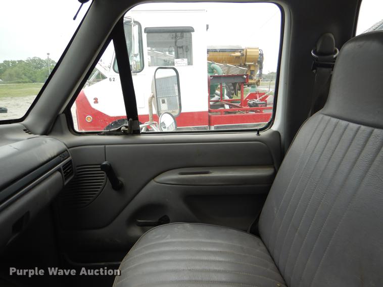 image for item DE1278 1997 Ford F450 Super Duty service truck with crane