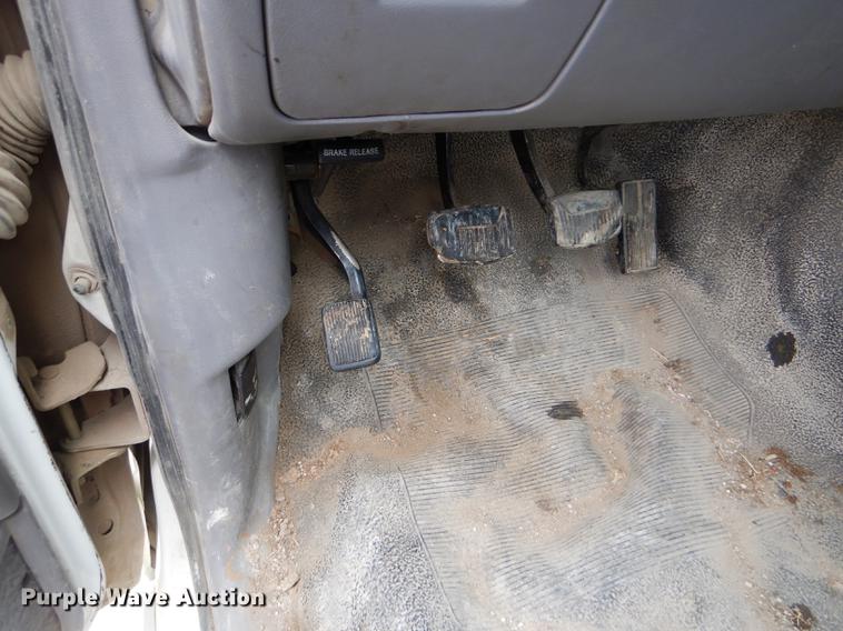 image for item DE1278 1997 Ford F450 Super Duty service truck with crane