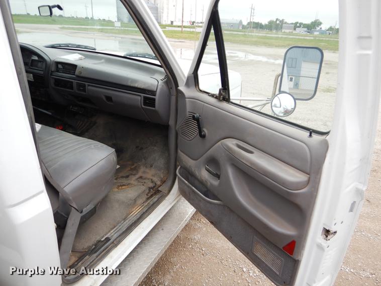 image for item DE1278 1997 Ford F450 Super Duty service truck with crane