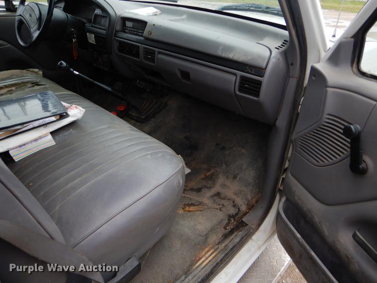 image for item DE1278 1997 Ford F450 Super Duty service truck with crane