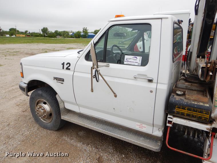 image for item DE1278 1997 Ford F450 Super Duty service truck with crane
