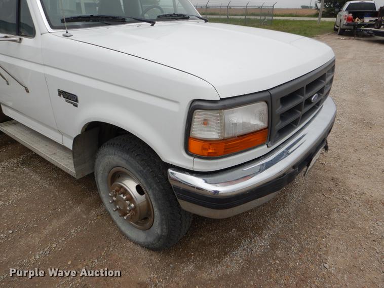 image for item DE1278 1997 Ford F450 Super Duty service truck with crane