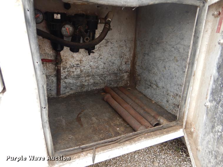 image for item DE1278 1997 Ford F450 Super Duty service truck with crane