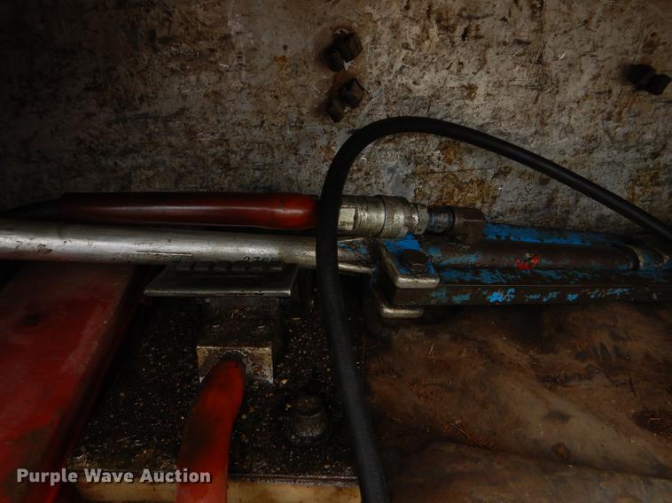 image for item DE1278 1997 Ford F450 Super Duty service truck with crane