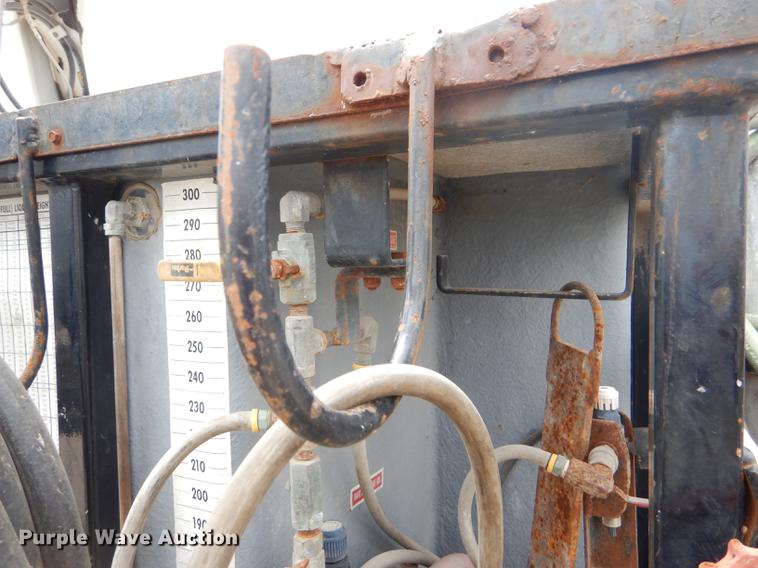 image for item DE1278 1997 Ford F450 Super Duty service truck with crane