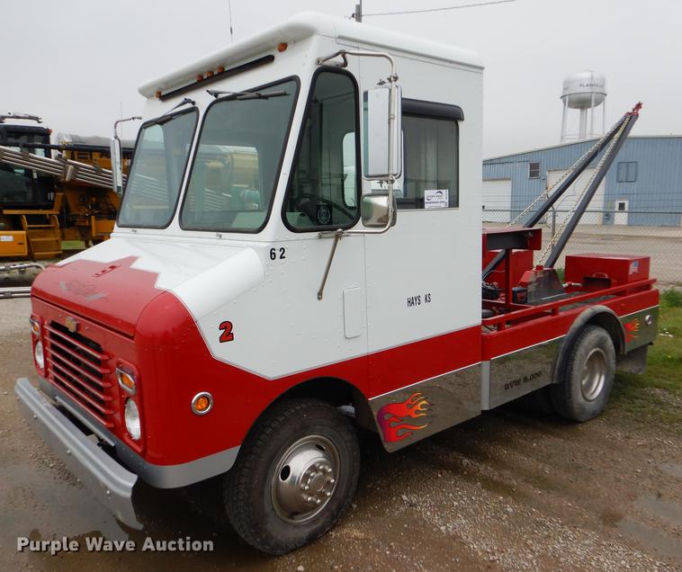 image for item DE1279 1984 Chevrolet P30 Grumman Olson tow truck